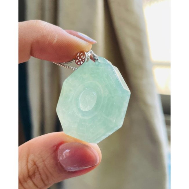天然A貨緬甸玉 冰青綠太極八卦翡翠玉墜 冰種滿綠底色 色純乾淨勻稱 大小輕巧 上身妥妥綠-細節圖6