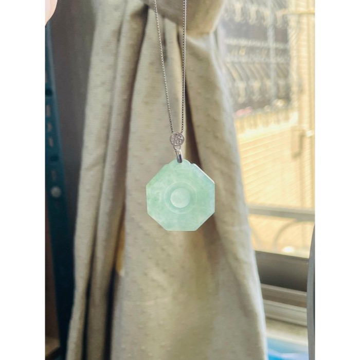 天然A貨緬甸玉 冰青綠太極八卦翡翠玉墜 冰種滿綠底色 色純乾淨勻稱 大小輕巧 上身妥妥綠-細節圖8