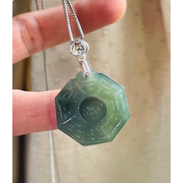 天然A貨緬甸玉 冰油青太極小八卦翡翠玉墜 冰種全透光好水頭 勻稱過底滿色一抹藍花點綴 小巧易配戴-細節圖2