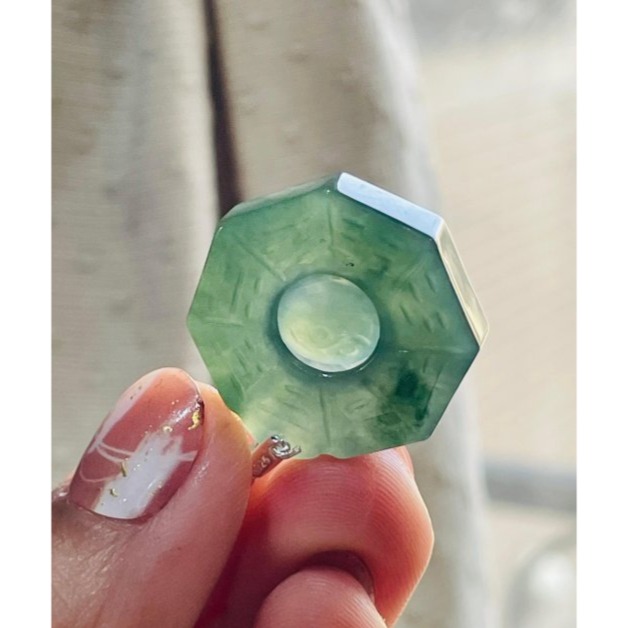 天然A貨緬甸玉 冰油青太極小八卦翡翠玉墜 冰種全透光好水頭 勻稱過底滿色一抹藍花點綴 小巧易配戴-細節圖6