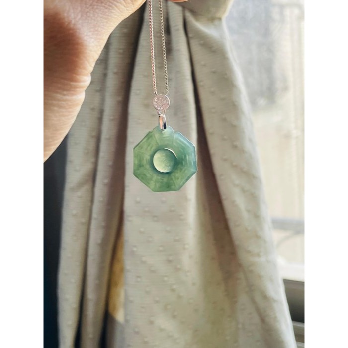 天然A貨緬甸玉 冰油青太極小八卦翡翠玉墜 冰種全透光好水頭 勻稱過底滿色一抹藍花點綴 小巧易配戴-細節圖8