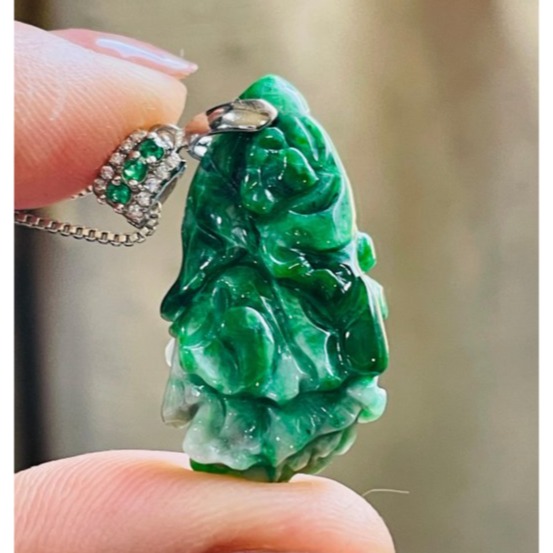 天然A貨翡翠 辣綠老花青遇百財/玉白菜翡翠玉墜 透光綠辣 色純過底綠多黑少 油潤有光澤-細節圖3