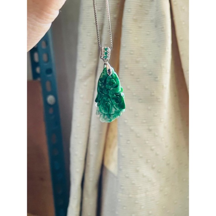 天然A貨翡翠 辣綠老花青遇百財/玉白菜翡翠玉墜 透光綠辣 色純過底綠多黑少 油潤有光澤-細節圖8