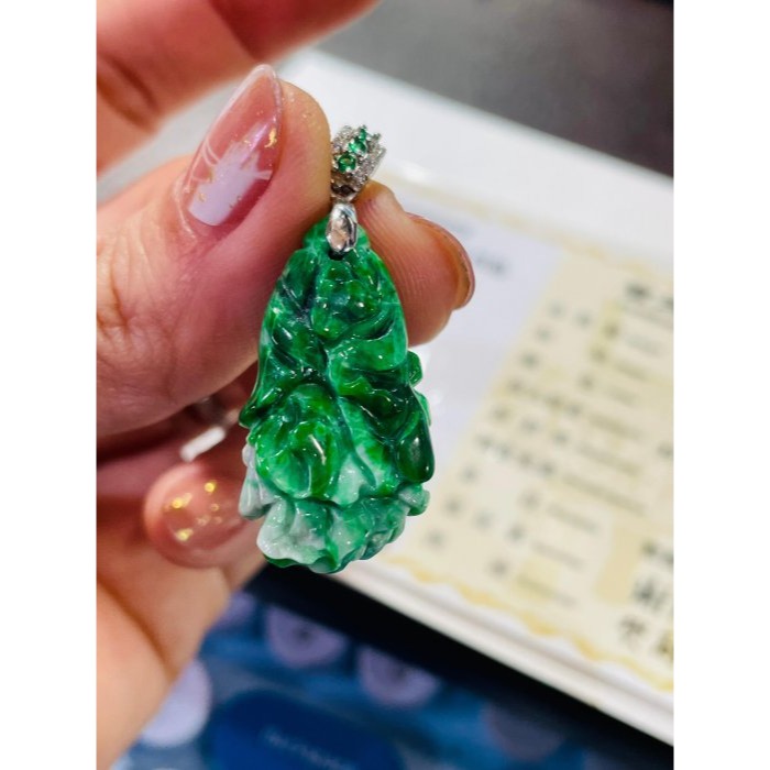 天然A貨翡翠 辣綠老花青遇百財/玉白菜翡翠玉墜 透光綠辣 色純過底綠多黑少 油潤有光澤-細節圖9