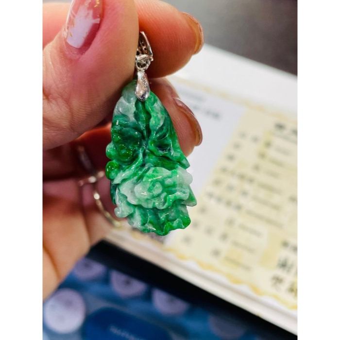 天然A貨翡翠 辣綠老花青遇百財/玉白菜翡翠玉墜 透光綠辣 色純過底綠多黑少 油潤有光澤-細節圖10