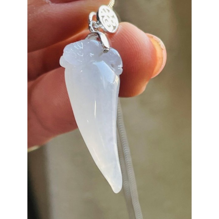 天然A貨緬甸玉 白冰純色立體雕貔貅龍牙翡翠玉墜 冰起光感乾淨無雜染 小巧飽滿 配戴無壓力-細節圖3