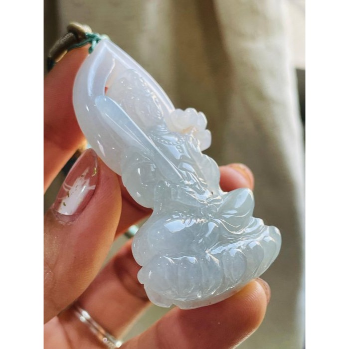 天然A貨緬甸玉 老坑晴藍俏金鏤空雕虛空藏菩薩翡翠佛墜 冰起膠底妝 淡藍帶灑金 立體透雕 精開莊嚴慈悲法像-細節圖2