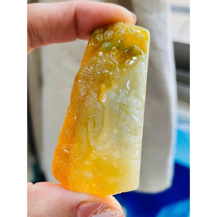 天然A貨緬甸玉 老坑黃俏綠虎踞財山翡翠虎牌 冰透手影老熟油黃過渡梨黃雙彩 一抹亮綠增彩 牌型漂亮易配戴-細節圖3