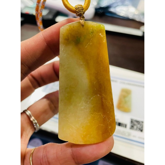 天然A貨緬甸玉 老坑黃俏綠虎踞財山翡翠虎牌 冰透手影老熟油黃過渡梨黃雙彩 一抹亮綠增彩 牌型漂亮易配戴-細節圖10