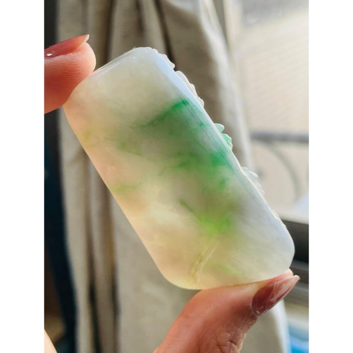 天然A貨緬甸玉 莫西沙 冰潤白底青意境雕天青垂水翡翠山水牌 過底金絲綠 色辣陽透光 牌型方正 工藝立體-細節圖8