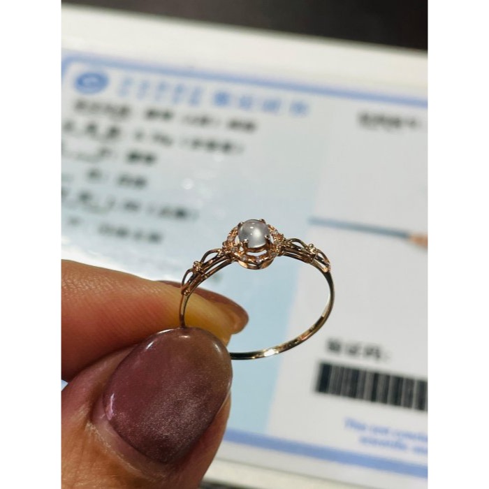 天然A貨緬甸玉 放光 白月光小蛋面翡翠18K金鑲鑽戒指 內徑16.3mm 無封底冰玻蛋面真鑽點綴 珠寶設計精工-細節圖10