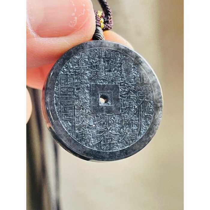 天然A貨緬甸玉 老坑冰膠烏雞太上老君急急如律令翡翠小八卦玉牌 全透光純黑烏雞 獨特霧亮雙精工 配戴無壓力大小-細節圖6
