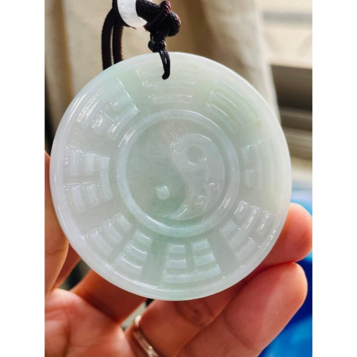 天然A貨緬甸玉 細潤白底青雙面雕龍鳳八卦翡翠玉牌 厚庄鐲心一開 粉潤青俏陽綠 有份量請留意尺寸-細節圖3