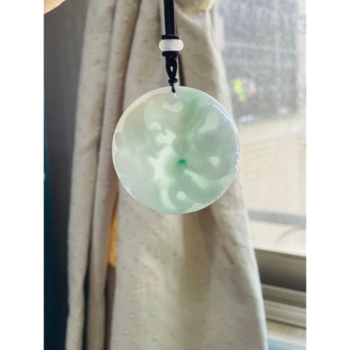 天然A貨緬甸玉 細潤白底青雙面雕龍鳳八卦翡翠玉牌 厚庄鐲心一開 粉潤青俏陽綠 有份量請留意尺寸-細節圖8
