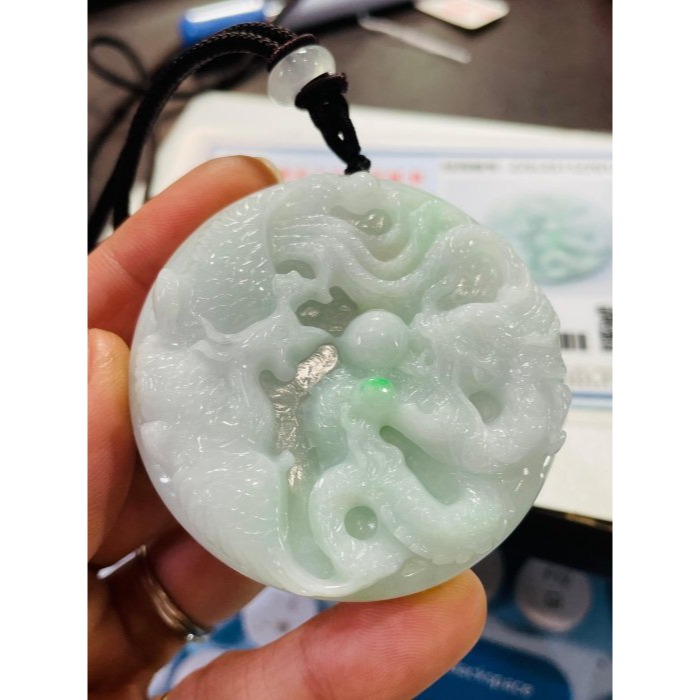 天然A貨緬甸玉 細潤白底青雙面雕龍鳳八卦翡翠玉牌 厚庄鐲心一開 粉潤青俏陽綠 有份量請留意尺寸-細節圖9