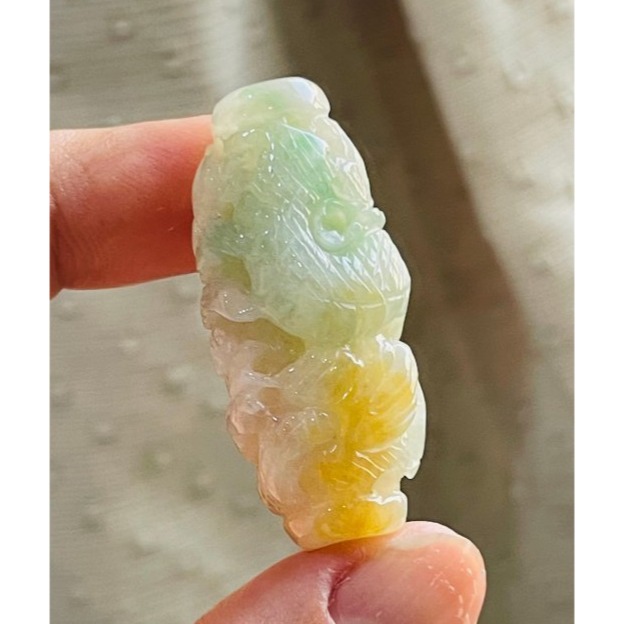 天然A貨緬甸玉 冰潤黃加綠三彩手工360度手工巧雕一條龍翡翠大龍珠/天珠 起冰金黃霧環繞包覆 幾抹翠綠增彩 工藝清晰立體-細節圖3