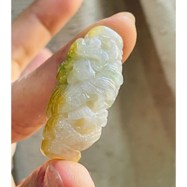 天然A貨緬甸玉 冰潤黃加綠三彩手工360度手工巧雕一條龍翡翠大龍珠/天珠 起冰金黃霧環繞包覆 幾抹翠綠增彩 工藝清晰立體-細節圖6
