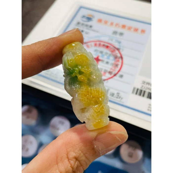天然A貨緬甸玉 冰潤黃加綠三彩手工360度手工巧雕一條龍翡翠大龍珠/天珠 起冰金黃霧環繞包覆 幾抹翠綠增彩 工藝清晰立體-細節圖9