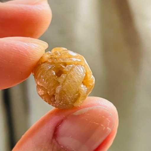 天然A貨緬甸玉 冰潤蜜糖黃手工環繞微雕一條龍翡翠龍珠 老熟冰帶油潤 滿色琥珀蜜黃肉-細節圖4