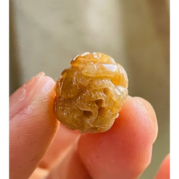 天然A貨緬甸玉 冰潤蜜糖黃手工環繞微雕一條龍翡翠龍珠 老熟冰帶油潤 滿色琥珀蜜黃肉-細節圖6