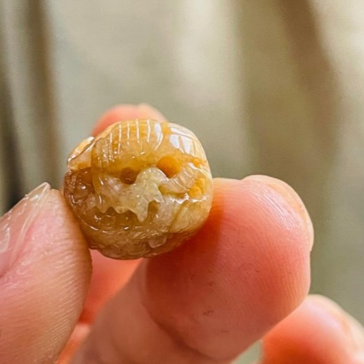 天然A貨緬甸玉 冰潤蜜糖黃手工環繞微雕一條龍翡翠龍珠 老熟冰帶油潤 滿色琥珀蜜黃肉-細節圖7