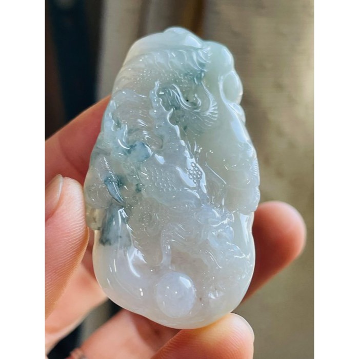 天然A貨緬甸玉 老坑冰飄花龍行雲中翡翠龍牌 起光感白冰底妝 純色碎藍花點綴其中 花活過底 種色兼具-細節圖2
