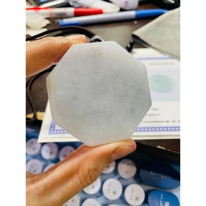 天然A貨緬甸玉 冰烏雞俏金雙面雕陰陽八卦翡翠玉牌 烏雞全化白底帶芝麻點 一面先天 一面方位及卦名-細節圖9