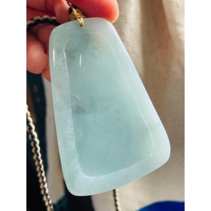 天然A貨緬甸玉 冰潤青綠精工雕文武關公翡翠玉牌 鮮亮青綠底色 膠潤底庄 法像精開磨砂雙拋工 大器74牌形-細節圖6