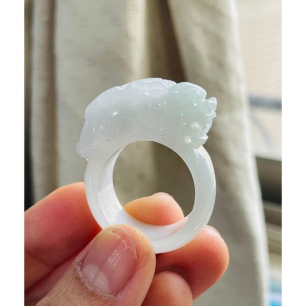 天然A貨緬甸玉 白冰手工雕飛天貔貅翡翠扳指/玉戒 內徑21.5mm 芙蓉底妝老冰料 工藝精緻霸氣-細節圖2