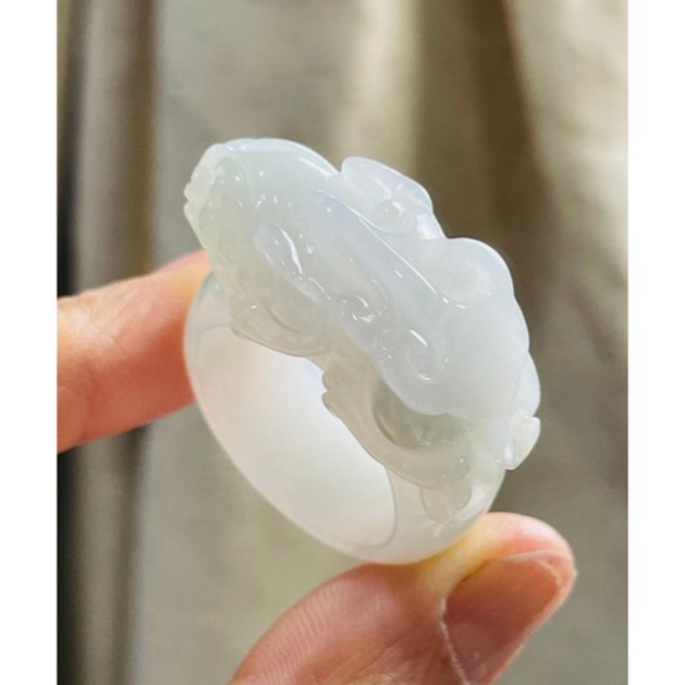 天然A貨緬甸玉 白冰手工雕飛天貔貅翡翠扳指/玉戒 內徑21.5mm 芙蓉底妝老冰料 工藝精緻霸氣-細節圖3