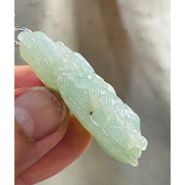 天然A貨緬甸玉 冰晴綠俏冰黃360度環繞俏色雕攏如意翡翠龍牌 冰亮晴底色 冰黃巧雕金如意.金幣-細節圖6