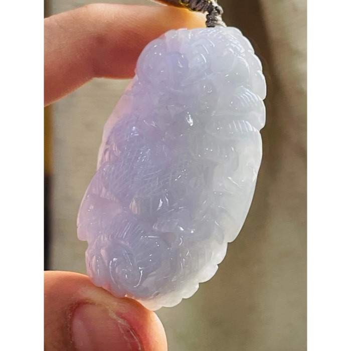 天然A貨緬甸玉 冰潤亮紫360度環繞滿雕好運攏來翡翠龍牌 起冰聚色亮紫巧全龍 爪踏如意 背藏靈芝 厚亮透影-細節圖4
