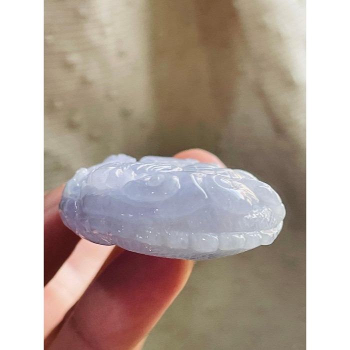 天然A貨緬甸玉 冰潤亮紫360度環繞滿雕好運攏來翡翠龍牌 起冰聚色亮紫巧全龍 爪踏如意 背藏靈芝 厚亮透影-細節圖6