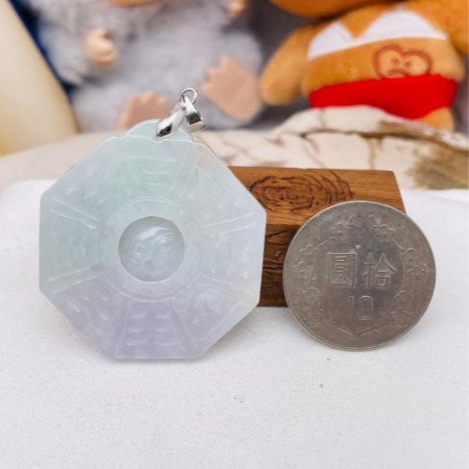 天然A貨緬甸玉 冰潤粉春彩太極八卦翡翠玉墜 帶冰粉嫩紫綠雙彩底色 藏一抹金 大小合宜易配戴-細節圖3