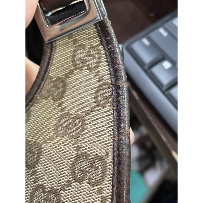 9成新~Gucci 經典老花緹花布半月側肩包 布面.內裡乾淨 手把完美 無需整理即能上肩-細節圖8
