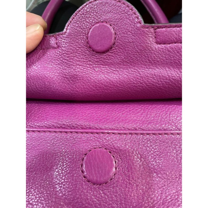 92成新正品~TORY BURCH TB葡萄紫荔枝紋全牛皮托特包/斜背兩用包 軟厚牛皮耐用 乾淨無需整理-細節圖10