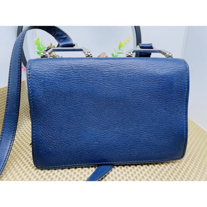 92成新正品~miu miu 藏藍色牛皮側背包/小方包 四角 背帶無磨損 皮面保持良好 中夾能下-細節圖2