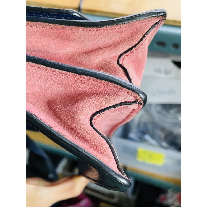 92成新正品~miu miu 藏藍色牛皮側背包/小方包 四角 背帶無磨損 皮面保持良好 中夾能下-細節圖6