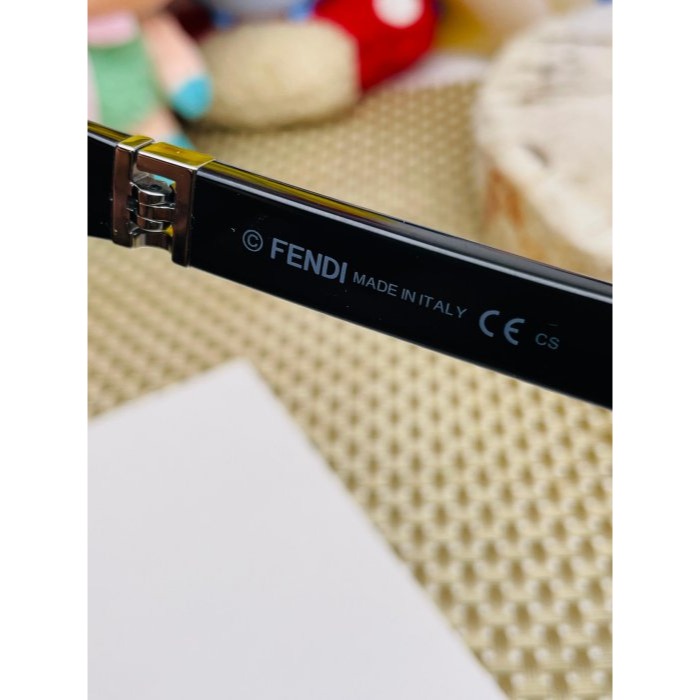 全新正品~FENDI 平光鏡框/眼鏡 純黑色 高級記憶樹脂 輕復古風 全配 議價勿擾-細節圖7