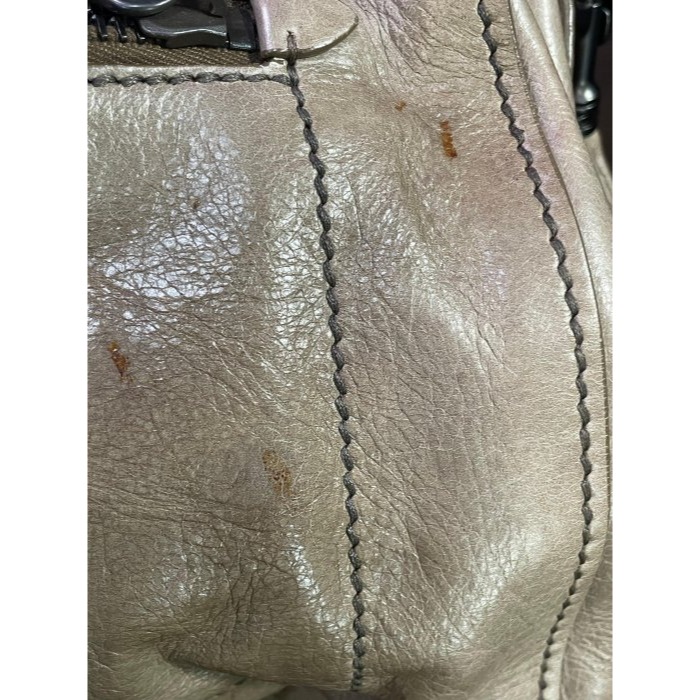 92成新正品~miu miu 煙燻卡其羊皮機車包/郵差包 低調個性時髦 長背帶 乾淨皮內裡 皮革.滾邊保持良好 A4能下-細節圖11