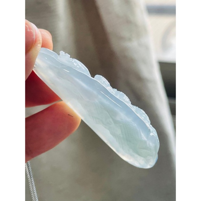 天然A貨緬甸玉 老坑晴藍手工雕仙山瓊閣翡翠山水牌 冰瑪瑙底庄 勻稱冰藍滿色 起光感透字影 附台証-細節圖5