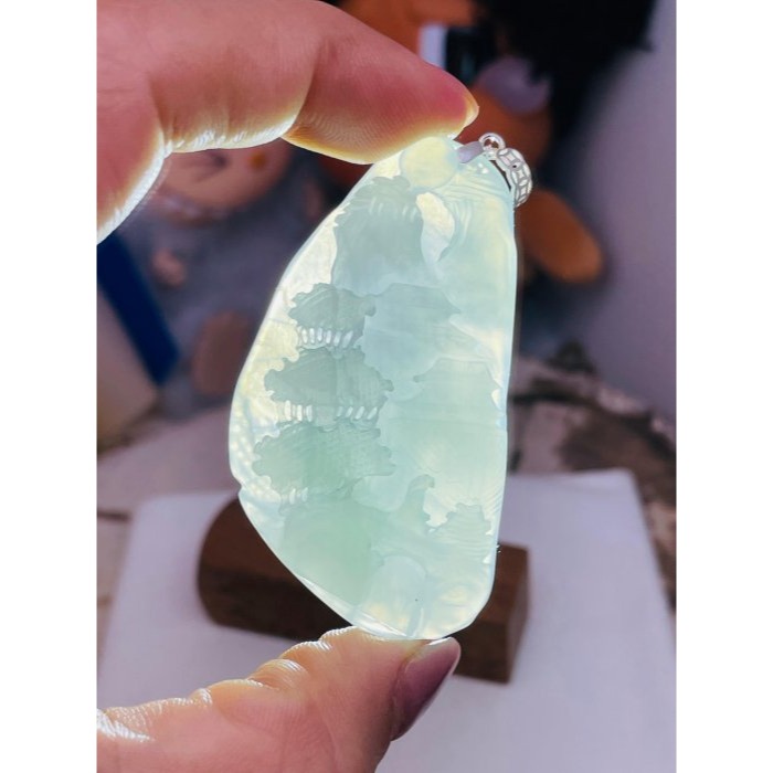 天然A貨緬甸玉 老坑晴藍手工雕仙山瓊閣翡翠山水牌 冰瑪瑙底庄 勻稱冰藍滿色 起光感透字影 附台証-細節圖9
