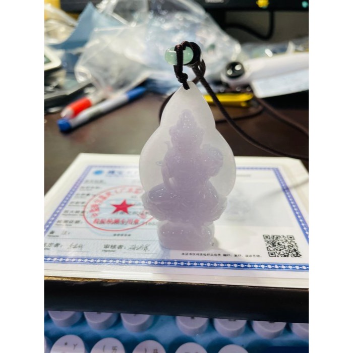天然A貨緬甸玉 冰潤櫻花紫背光款雕工坐蓮大勢至菩薩翡翠佛牌 厚實過底滿色粉嫩紫 雕工立體法像清晰 可站立厚庄牌形-細節圖10