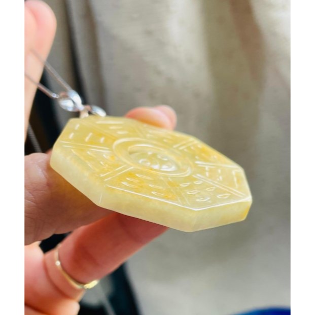 天然A貨緬甸玉 老坑黃雙彩太極八卦翡翠玉墜 起冰油黃霧層成色飽和 包覆雪梨肉 帶冰油度佳-細節圖4