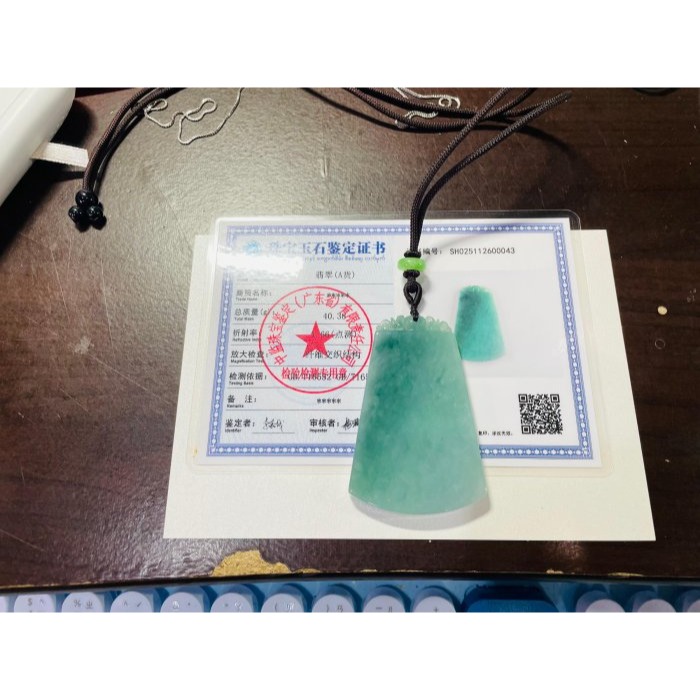 天然A貨緬甸玉 冰潤晴藍飄花無事牌翡翠玉墜 滿綠底色膠潤底妝 漸層色滿透手影 有份量請留意尺寸-細節圖11