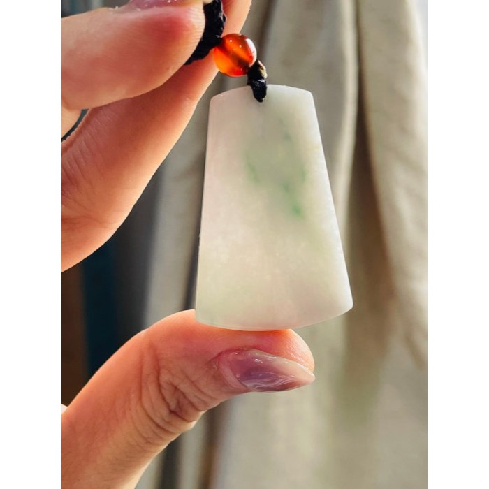 天然A貨緬甸玉 白底青無事牌翡翠玉墜 乾淨白底 亮色青綠正反面點綴 大小易配戴-細節圖6