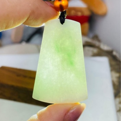 天然A貨緬甸玉 白底青無事牌翡翠玉墜 乾淨白底 亮色青綠正反面點綴 大小易配戴-細節圖9