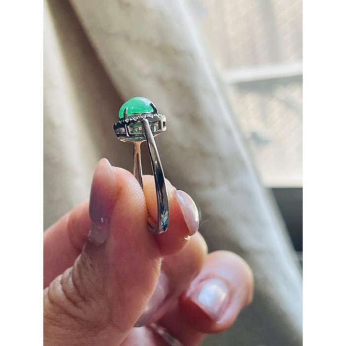 天然A貨緬甸玉 冰正陽綠蛋面翡翠戒指 色純色正色滿乾淨 圓澎上手辣眼 無封底自然色一目了然-細節圖6