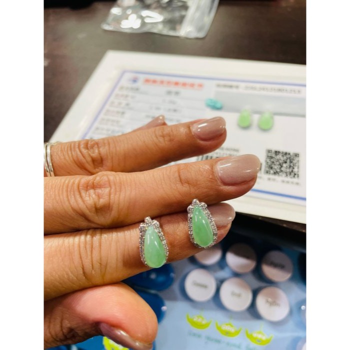 天然A貨緬甸玉 冰種薄荷綠水滴蛋面翡翠耳針/耳環 冰起光感勻稱滿底色 形飽滿無封底色澤一覽無遺-細節圖9