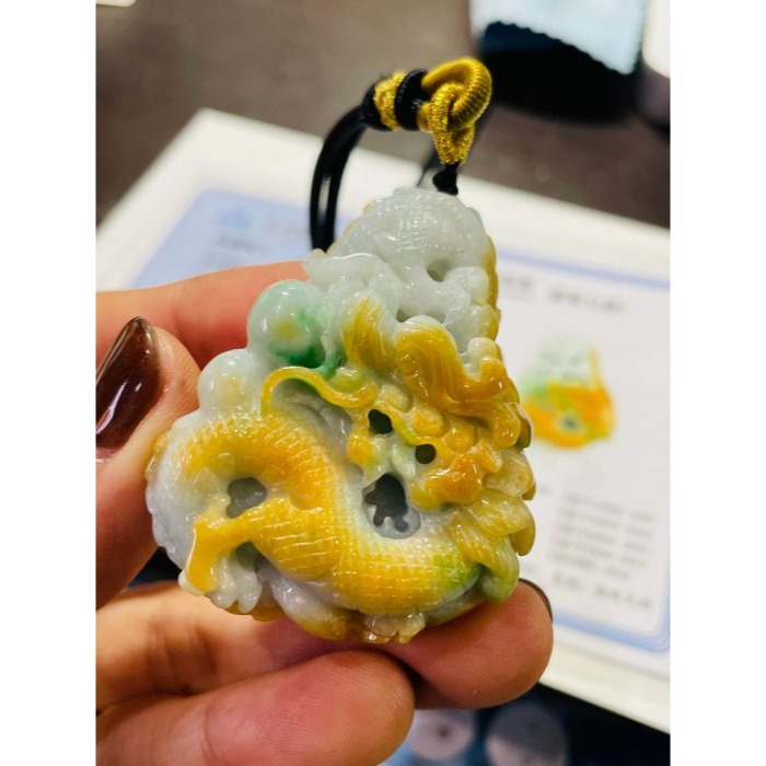 天然A貨緬甸玉 冰潤橙黃三彩手工360度滿雕龍華富貴翡翠龍牌 成色飽和黃霧環繞包覆白底青 龍爪捧大金幣 細潤色分明-細節圖9